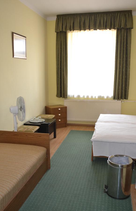 Lokomotiv Motel Eger Ngoại thất bức ảnh