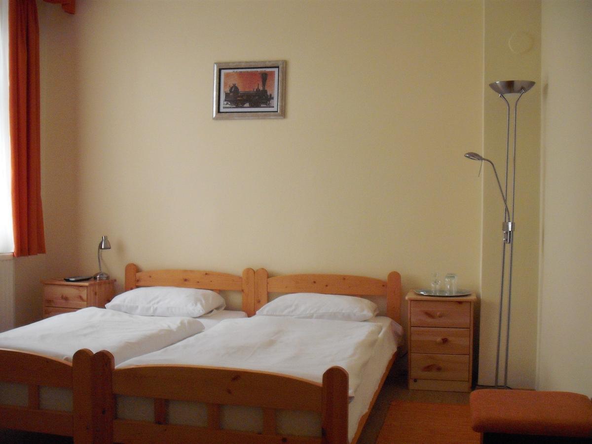 Lokomotiv Motel Eger Ngoại thất bức ảnh